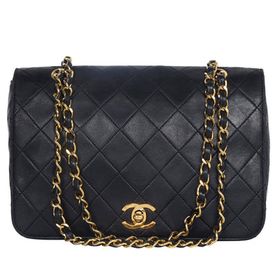 Classic full flap shoulder bag in black quilted leather