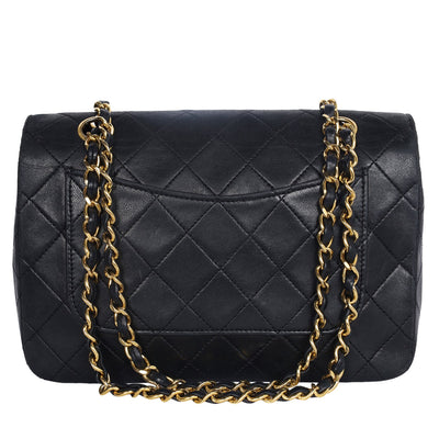 Classic full flap shoulder bag in black quilted leather