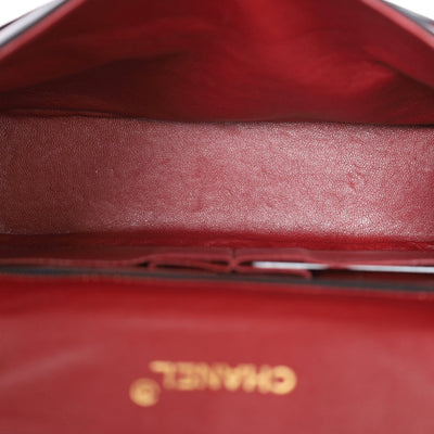 Classic full flap shoulder bag in black quilted leather