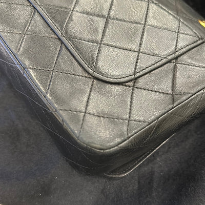 Classic full flap shoulder bag in black quilted leather